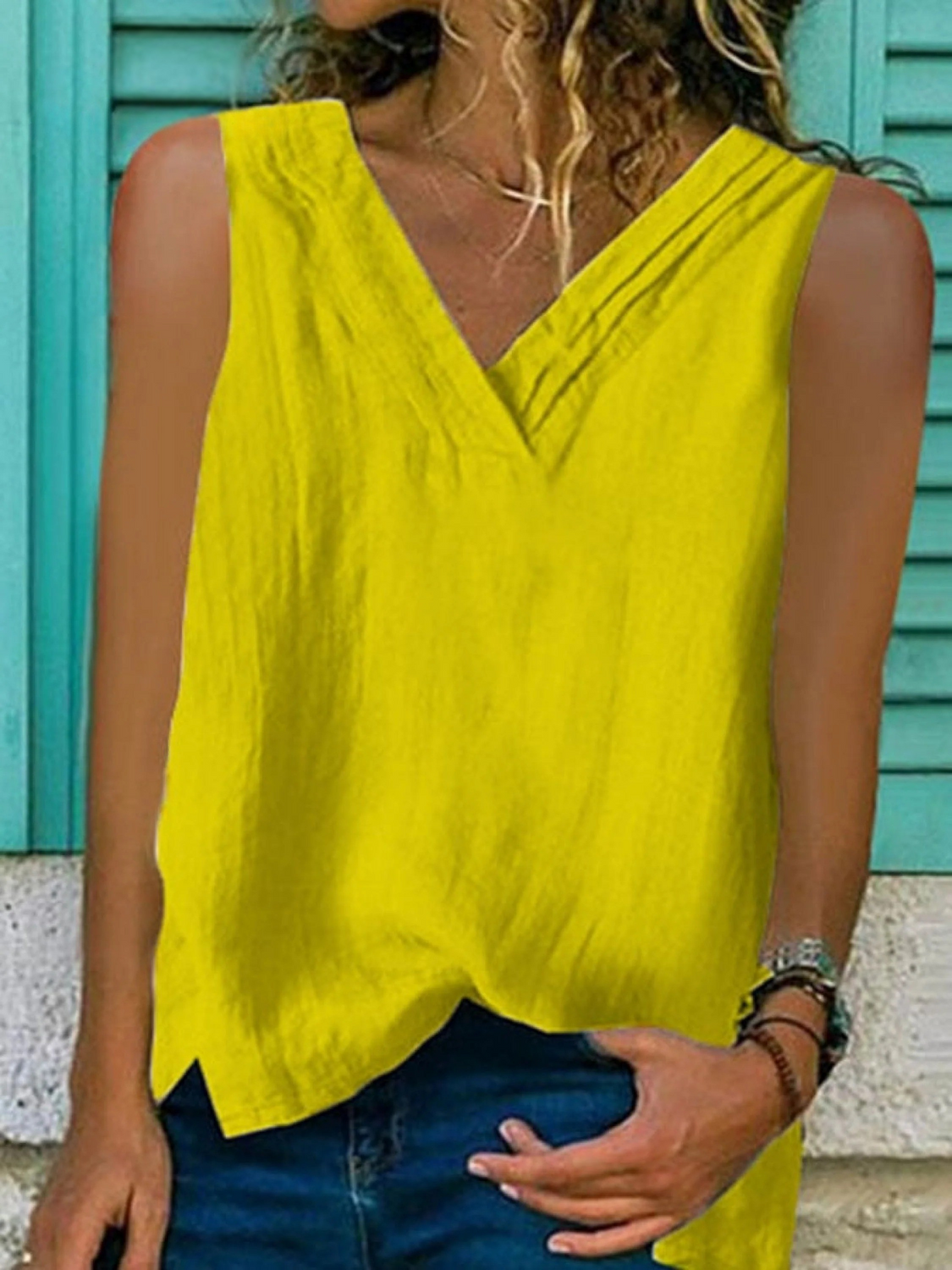 Women's V-Neck Hem Split Sleeveless Top