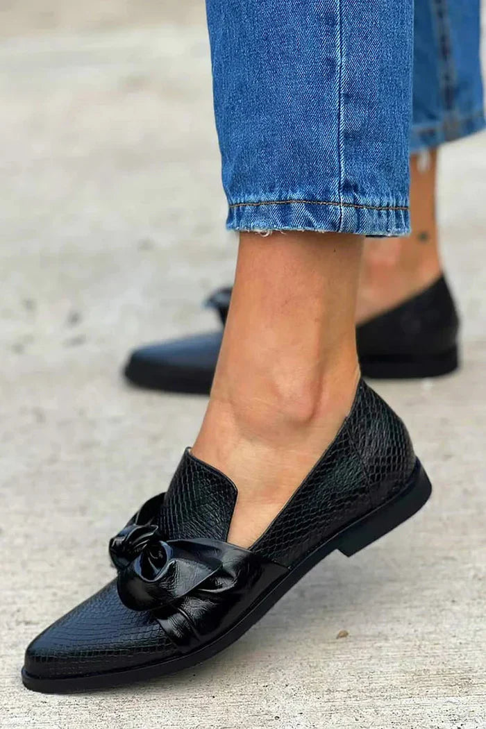 Julia - Loafer with Bow Detail
