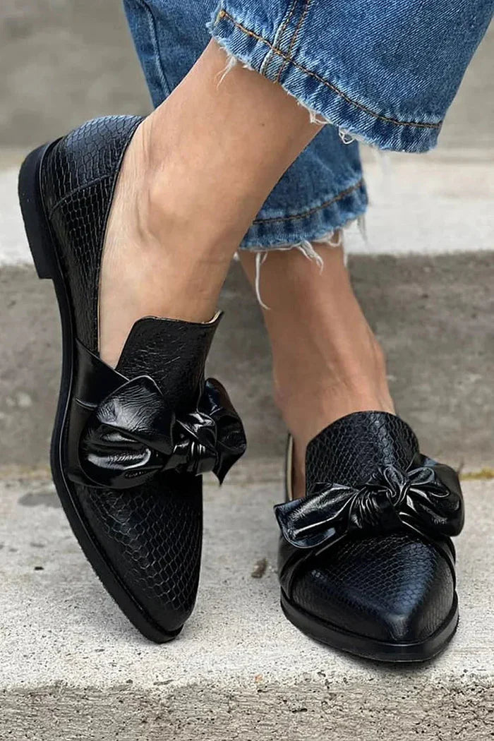 Julia - Loafer with Bow Detail