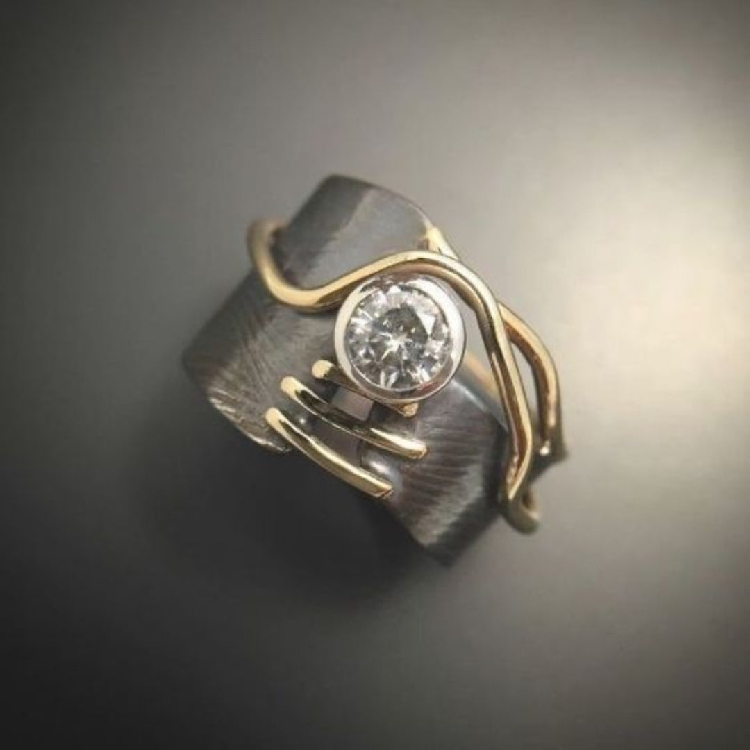 Dark ring with vintage Zirconia
