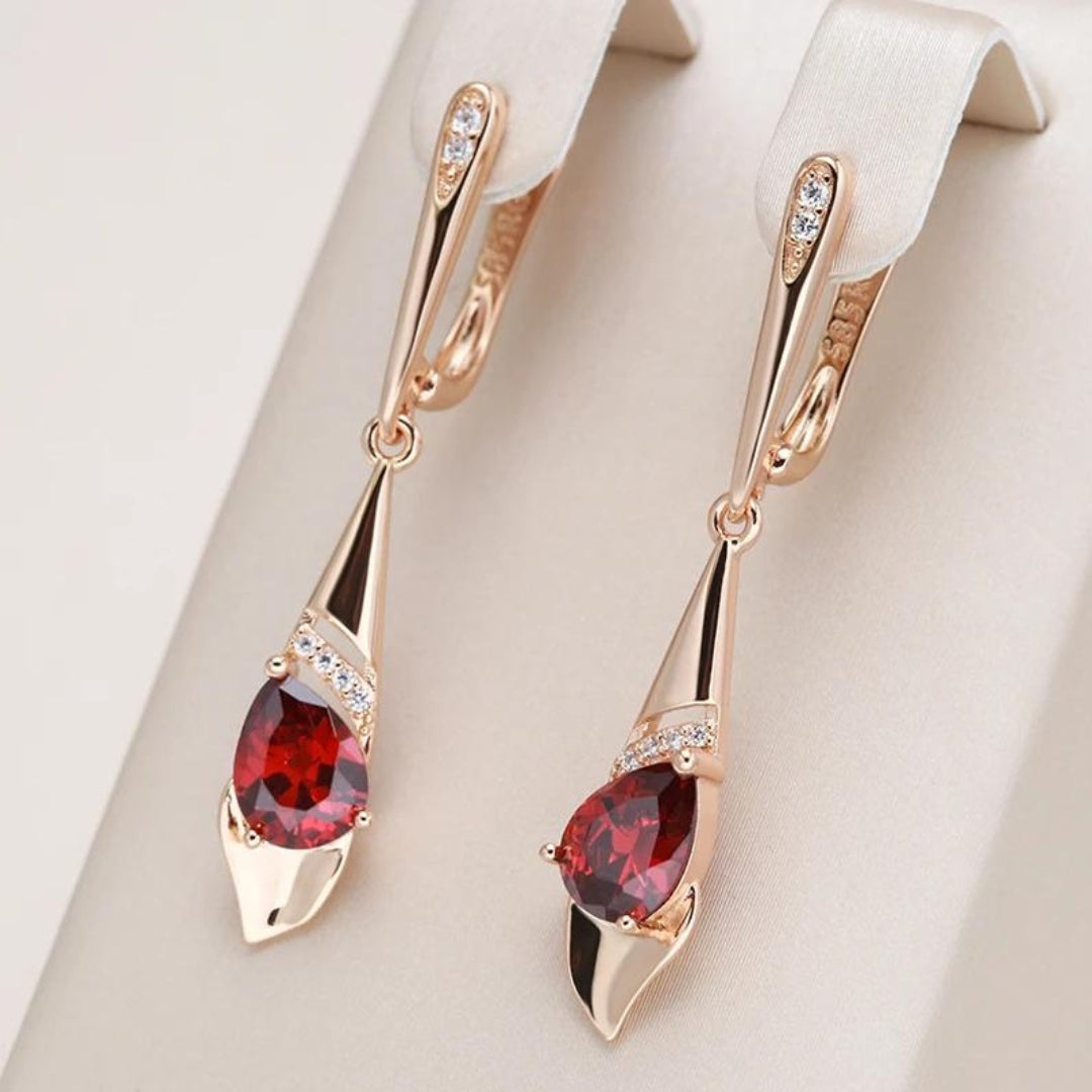Elegant Gold Pendant Necklace with Red Crystal