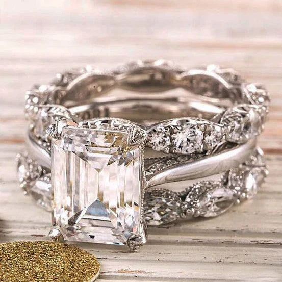 Vintage ring in shiny Silver