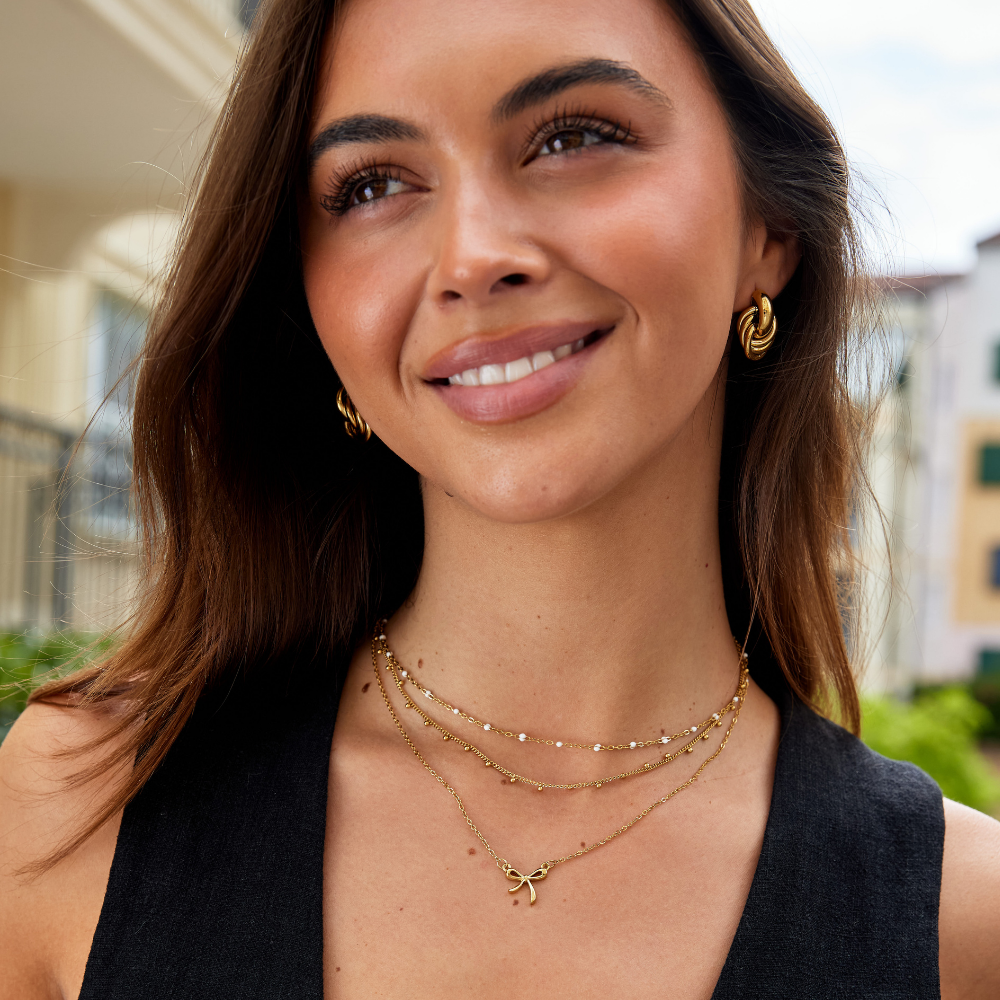 Clean White Touch Necklace