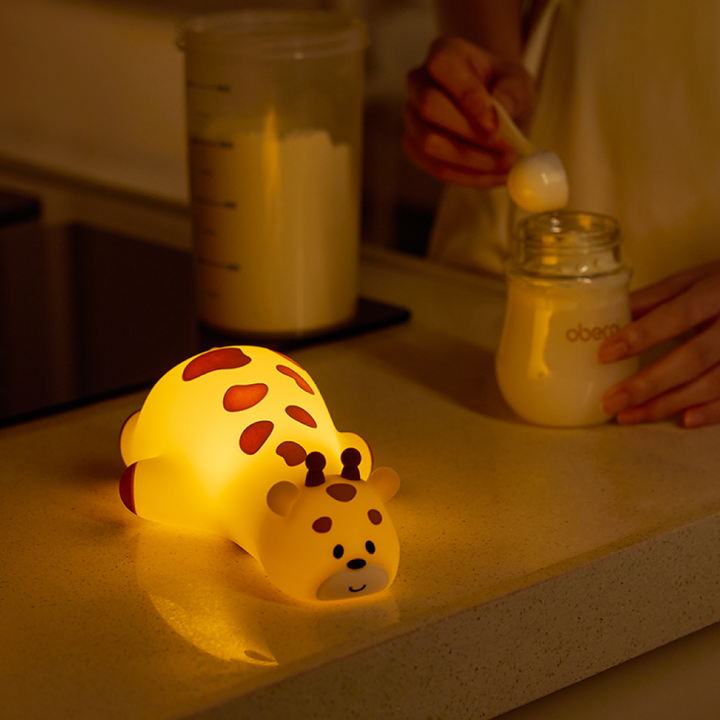 Giraffe Glowing Table Lamp